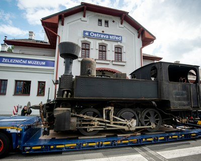 Parní lokomotiva „kafemlejnek“ obohatila ostravské železniční muzeum