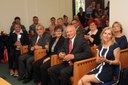 Čestní hosté a účastníci slavnostního shromáždění dárců krve.