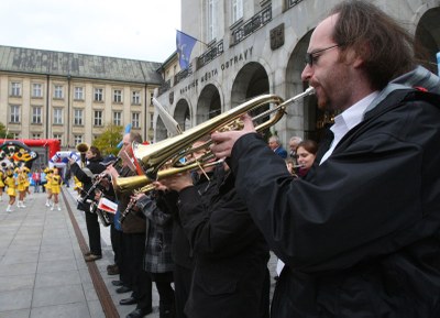 Přehlídka dechových hudeb v centru Ostravy
