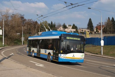 Přepravní kontroloři DPO mají nové odznaky a průkazy