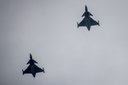 Nad hlavami účastníků proletěly letouny JAS 39-Gripen.