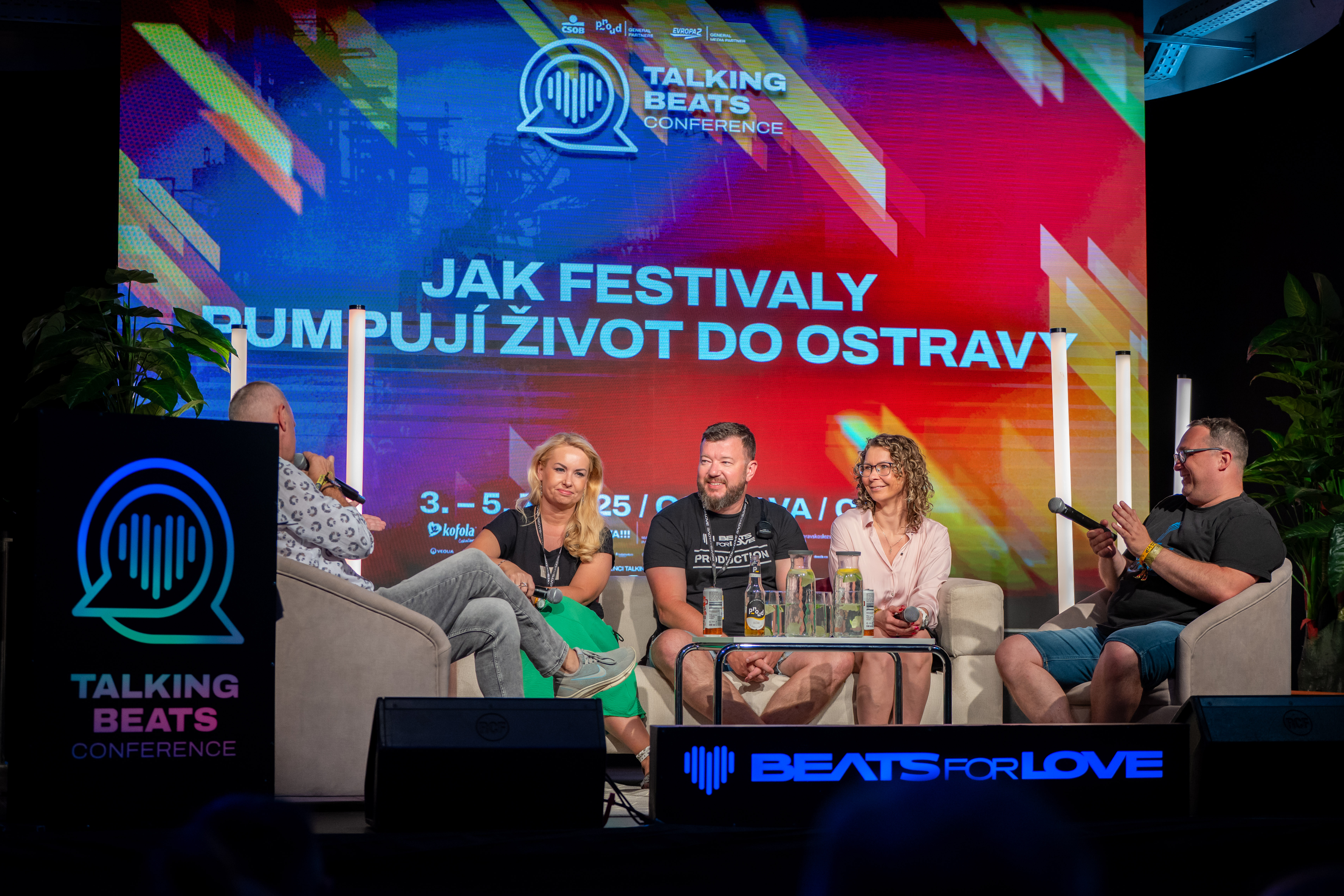 Primátor Jan Dohnal s náměstkyní Lucií Baránkovou Vilamovou na diskusní scéně Talking Beats. Foto: Lukáš Kaboň
