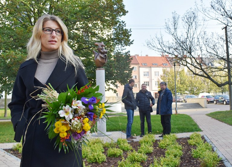 Revitalizovaný parčík zdobí plastika srdce