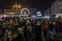 Slavnostní rozsvícení vánočního stromu chtěly vidět tisíce Ostravanů. Zájemci se mohli na náměstí seshora podívat z ruského kola.    