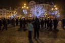 Světlená vánoční výzdoba na Jiráskově náměstí. 
