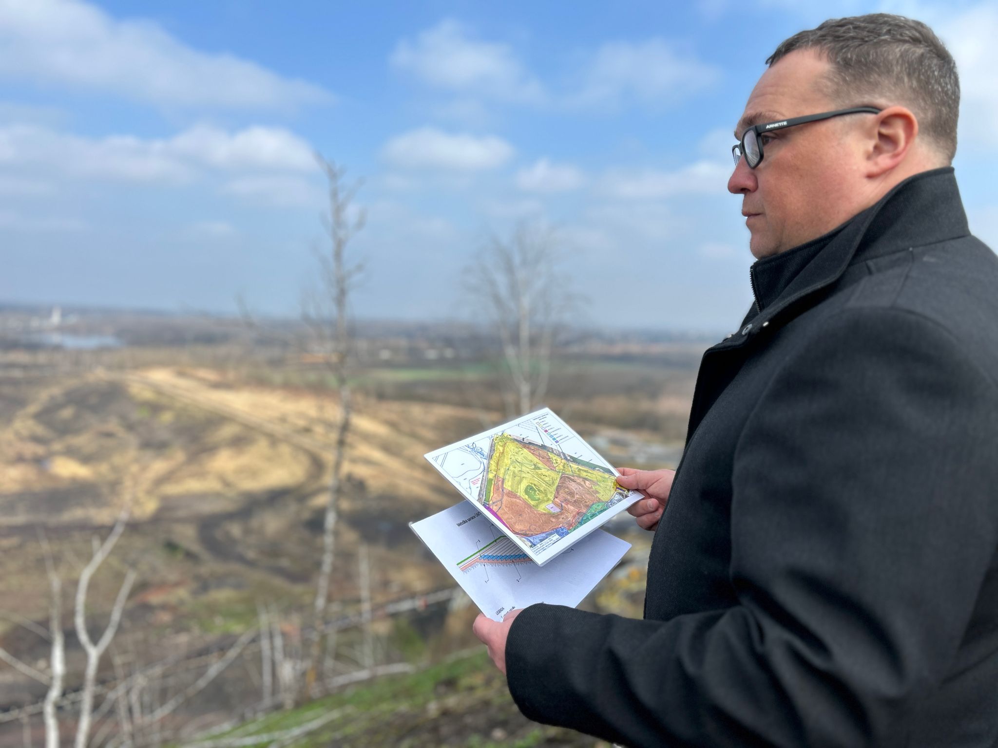 Ostravský primátor Jan Dohnal při inspekci heřmanického odvalu