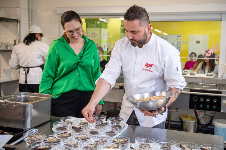 Šéfkuchař David Valíček znovu vařil pro Fajne školní bistro