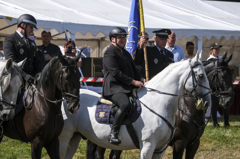 Setkání jízdních policií zahájil ostravský primátor v kavaleristickém stylu