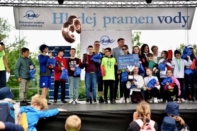 Školní děti hledaly pramen vody. A našly! 