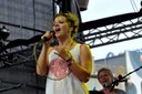 Zpívá Aneta Langerová.