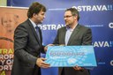 Manažer VK Ostrava P. Žurek s L. Palyzou