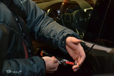 Strážníci a policisté posílí předvánoční dohled v nákupních centrech
