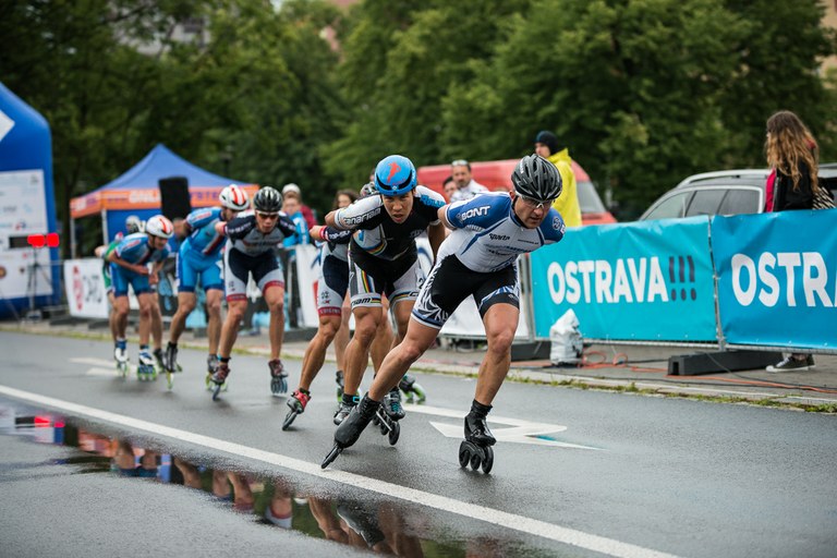 Světoví bruslaři na porubské Hlavní třídě