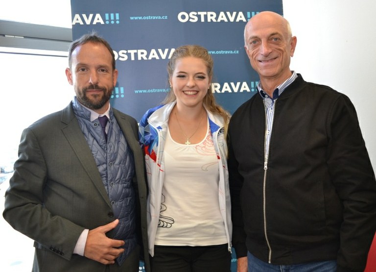 Světová juniorská krasobruslařská špička závodí v Ostravě