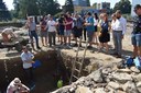 Představení projektu médiím a prohlídky archeologického naleziště se za město zúčastnil primátor Tomáš Macura a náměstkyně primátora Zuzana Bajgarová.