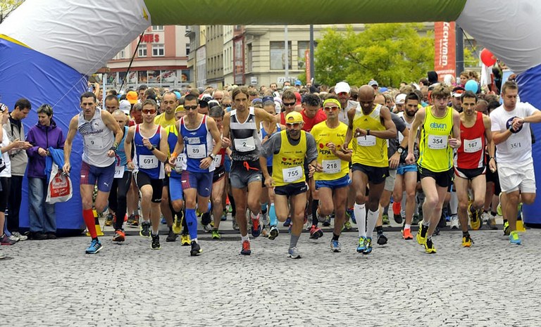 Tisícovka běžců na Ostravském maratonu 