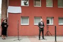 Primátor Tomáš Macura při krátkém pozdravu před odhalením desky.  