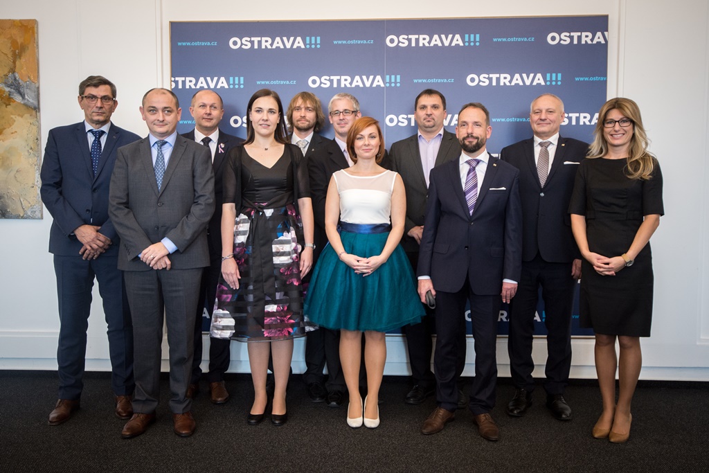 Nove vedení města Ostravy. Zleva: Zdeněk Nytra, Radim Babinec, Martin Bednář, Andrea Hoffmannová, David Witosz, Karel Malík, Zuzana Bajgarová, Martin Štěpánek, Tomáš Macura, Zbyněk Pražák a Kateřina Šebestová. 