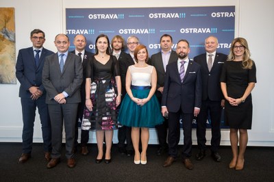 Nove vedení města Ostravy. Zleva: Zdeněk Nytra, Radim Babinec, Martin Bednář, Andrea Hoffmannová, David Witosz, Karel Malík, Zuzana Bajgarová, Martin Štěpánek, Tomáš Macura, Zbyněk Pražák a Kateřina Šebestová. 