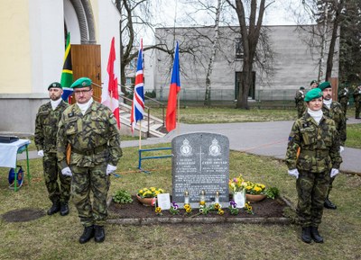 Účastníci vzpomínkového aktu si připomenuli dva zastřelené letce RAF