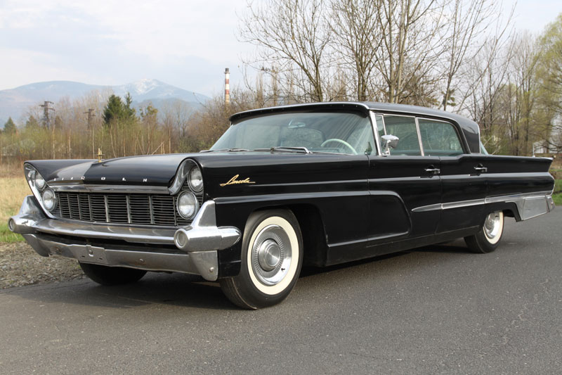 Unikátní veteráni American Classic Cars na Černé louce