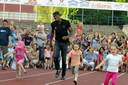 Bolt se mezi dětmi dobře bavil