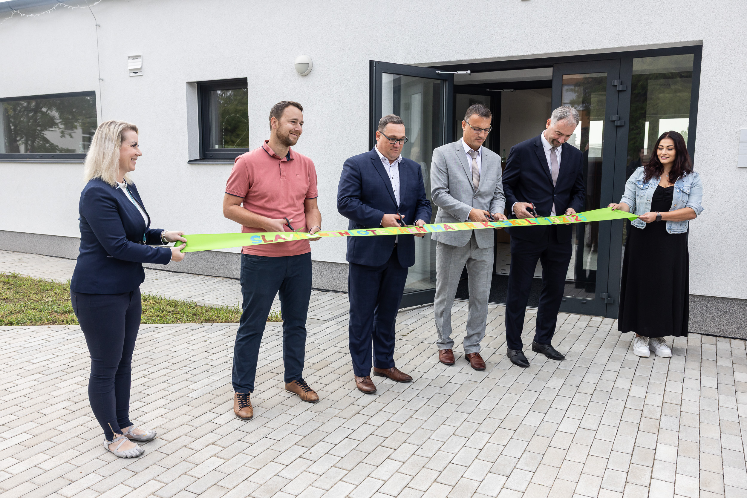 Slavnostního otevření se účastnil také primátor města Ostravy Jan Dohnal (uprostřed)