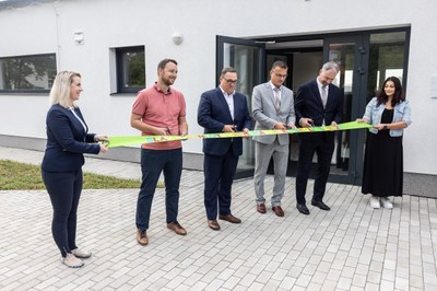 Slavnostního otevření se účastnil také primátor města Ostravy Jan Dohnal (uprostřed)