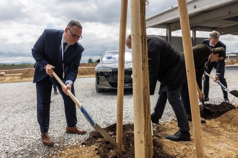 V mošnovské průmyslové zóně položili základní kámen hi-tech logistického centra automobilky BMW