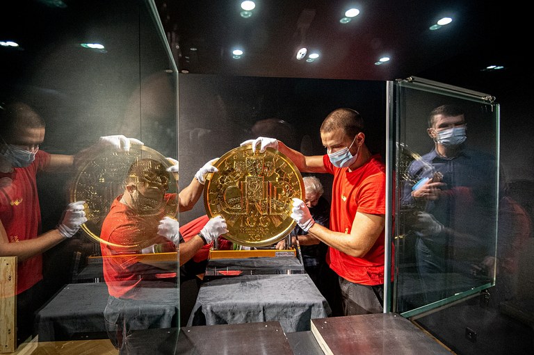 V Ostravě je k vidění největší zlatá mince v Evropě