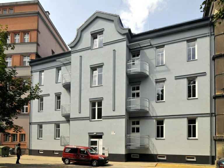 Tvář Vítkovic osvěžil další opravený dům