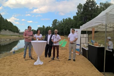 Z olympijské výstavy na písečnou pláž