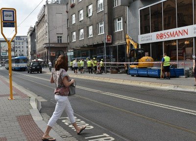 Začala oprava plynového potrubí v Nádražní ulici