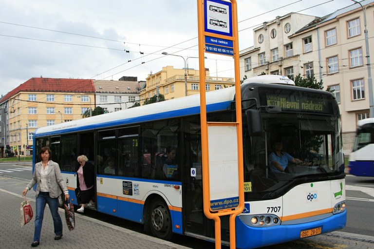 Začnou platit letní jízdní řády