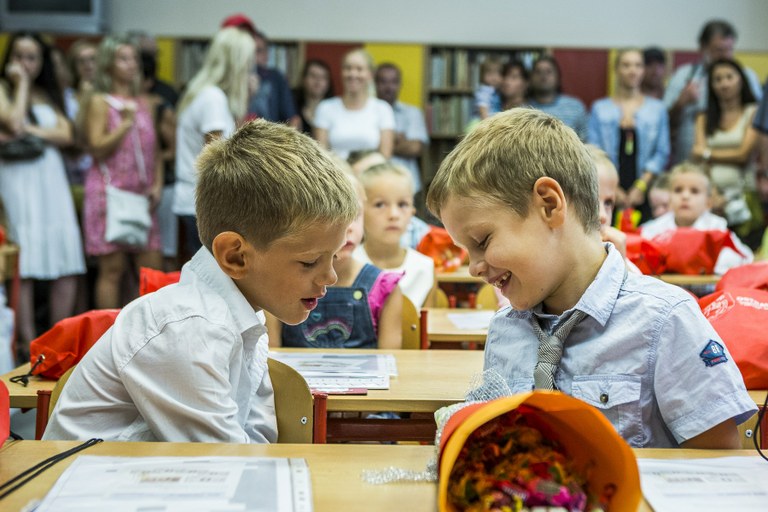 Žádosti o dotace na vzdělávání se letos budou podávat dříve