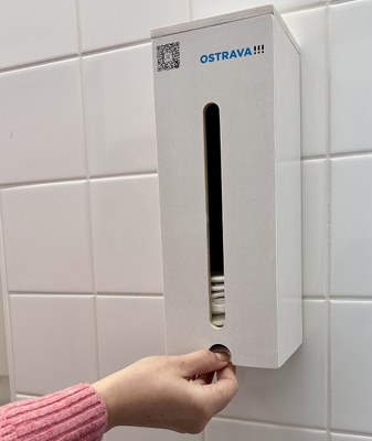 Zájem o menstruační vložky v ostravských školách je značný