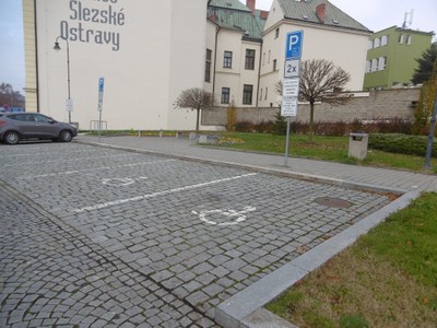 vyhrazené parkovací místo