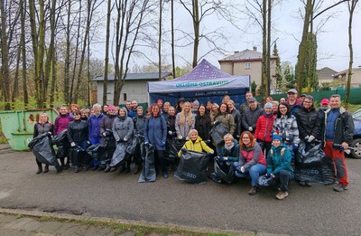 Municipal employees voluntarily cleaned up a small forest in Slezská Ostrava