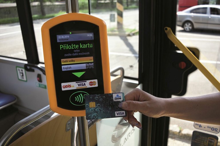 Number of card payments in Ostrava public transport is skyrocketing even after two years