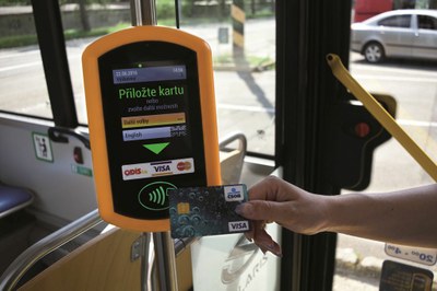 Number of card payments in Ostrava public transport is skyrocketing even after two years
